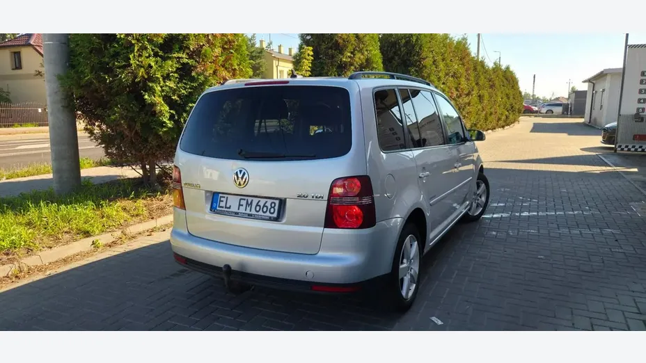 VOLKSWAGEN Touran -