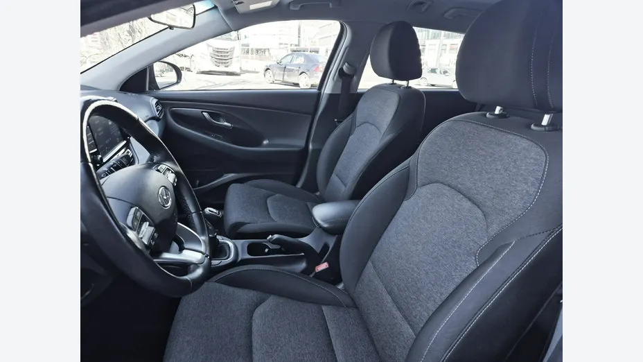 HYUNDAI i30 -