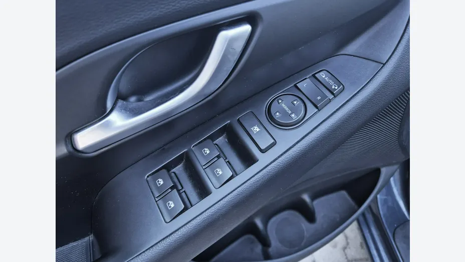 HYUNDAI i30 -