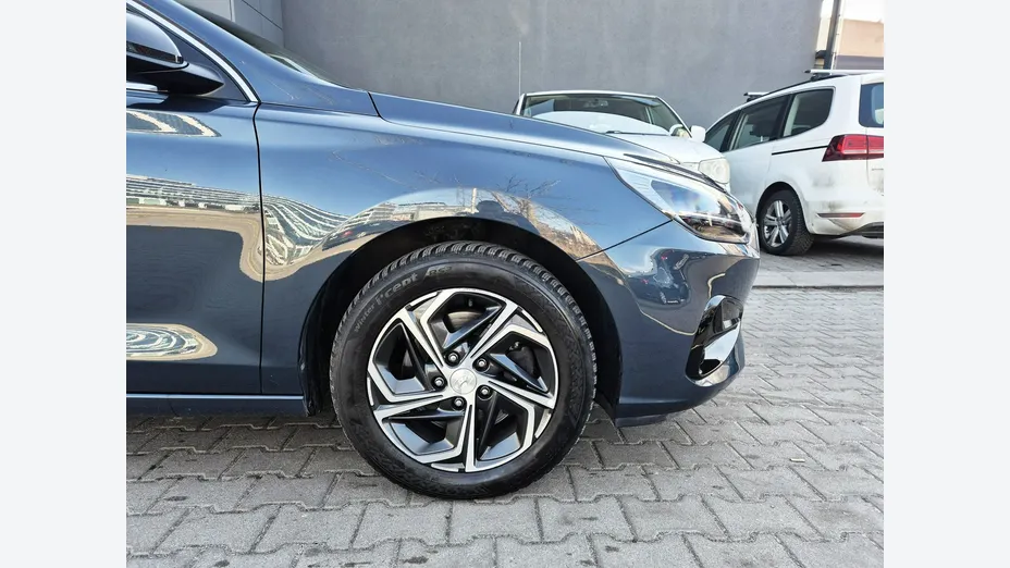 HYUNDAI i30 -