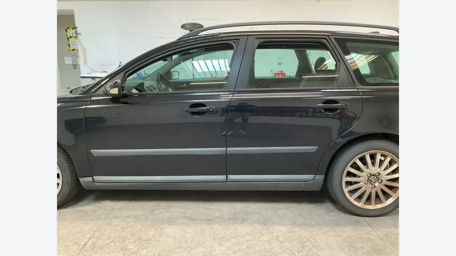 VOLVO V50 -