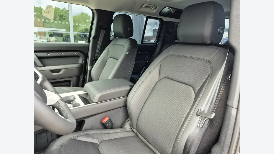 LAND ROVER Defender -