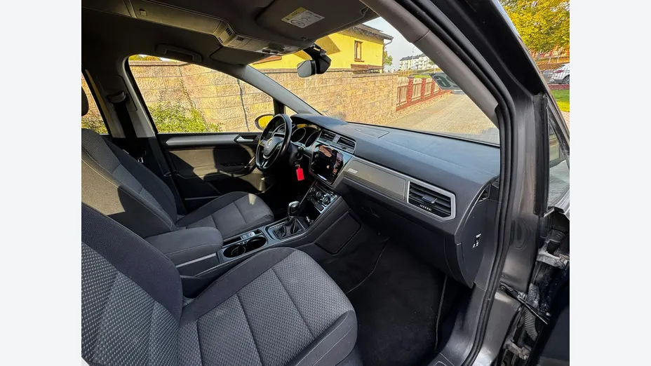 VOLKSWAGEN Touran -