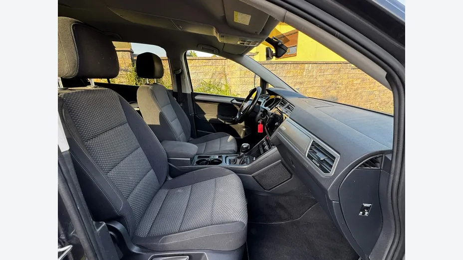 VOLKSWAGEN Touran -