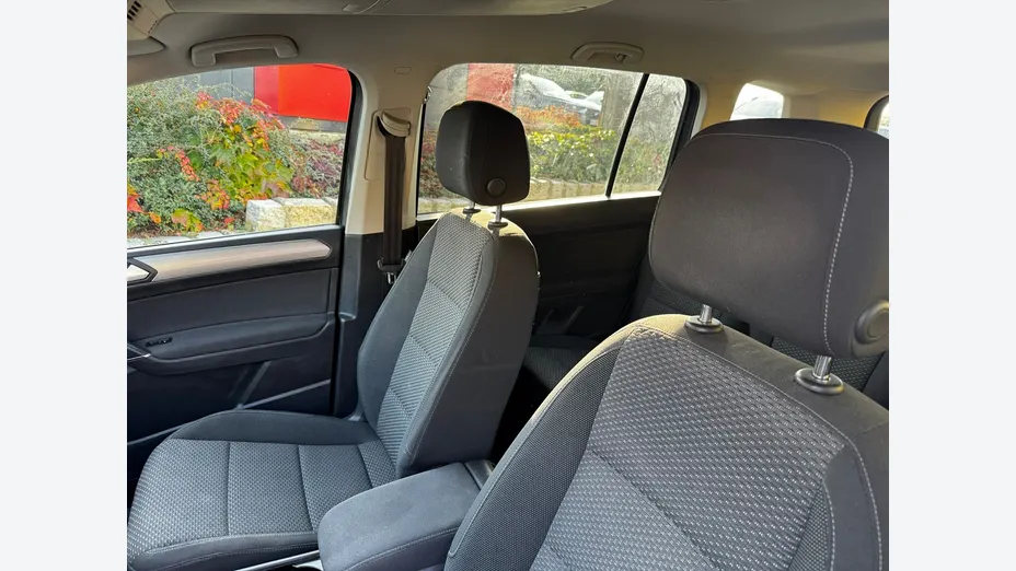 VOLKSWAGEN Touran -