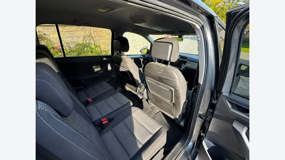 VOLKSWAGEN Touran -