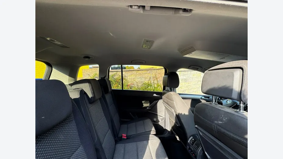 VOLKSWAGEN Touran -