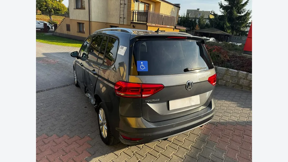 VOLKSWAGEN Touran -
