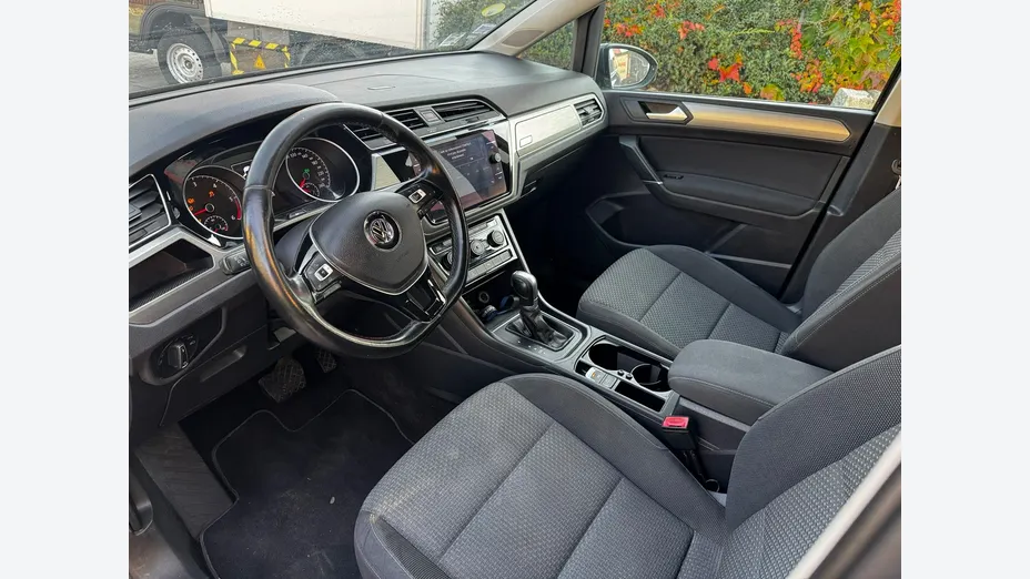VOLKSWAGEN Touran -