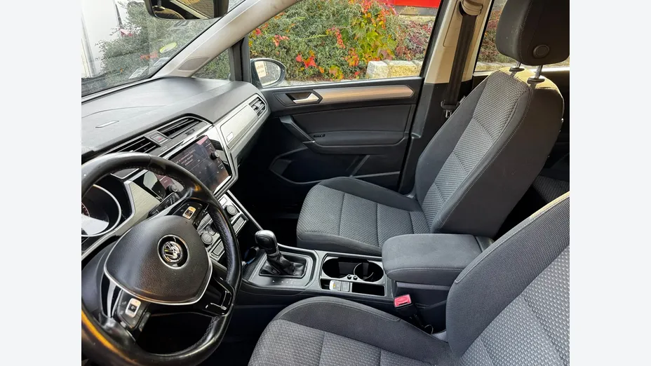 VOLKSWAGEN Touran -