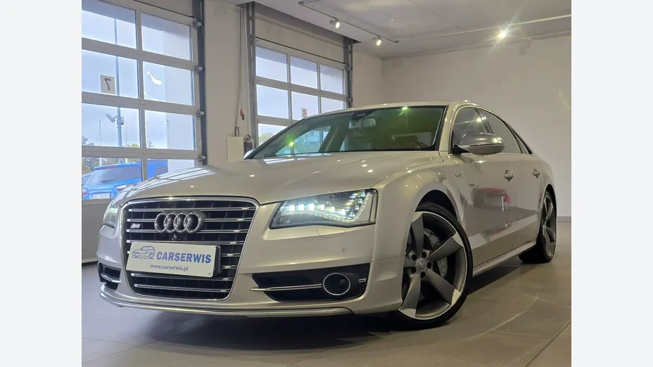 AUDI S8 -