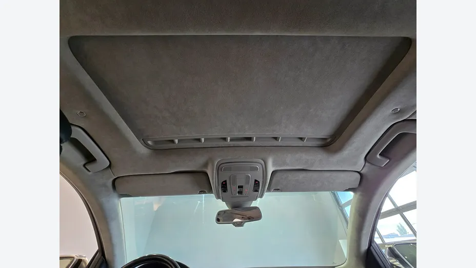 AUDI S8 -