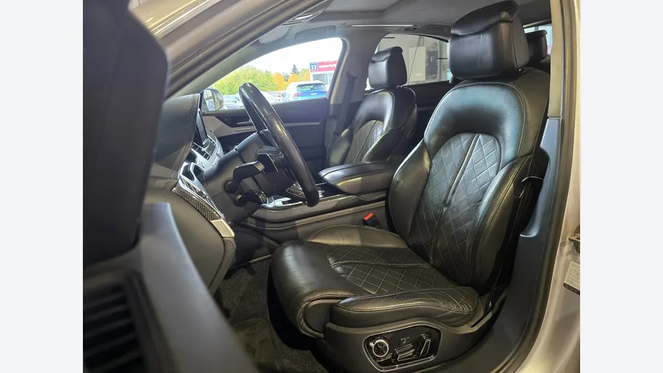 AUDI S8 -