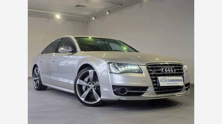 AUDI S8 -