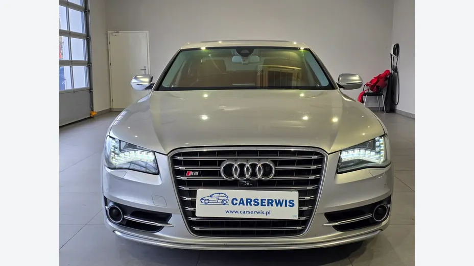 AUDI S8 -