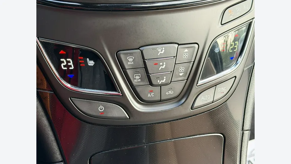 OPEL Insignia -