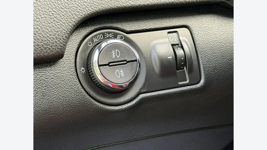 OPEL Insignia -