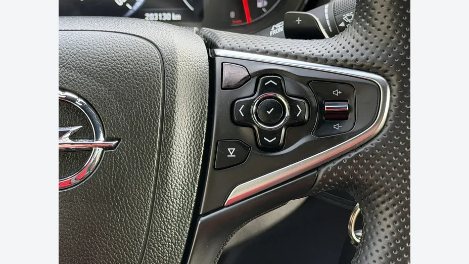 OPEL Insignia -