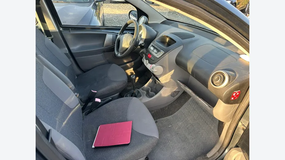 PEUGEOT 107 -