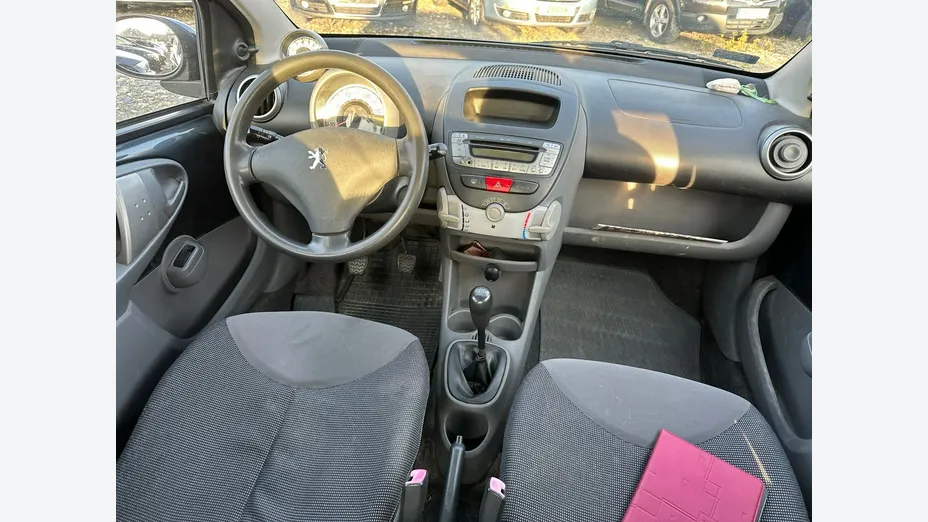 PEUGEOT 107 -
