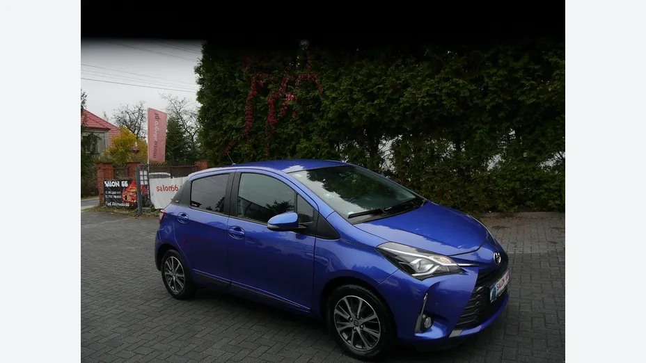 TOYOTA Yaris -