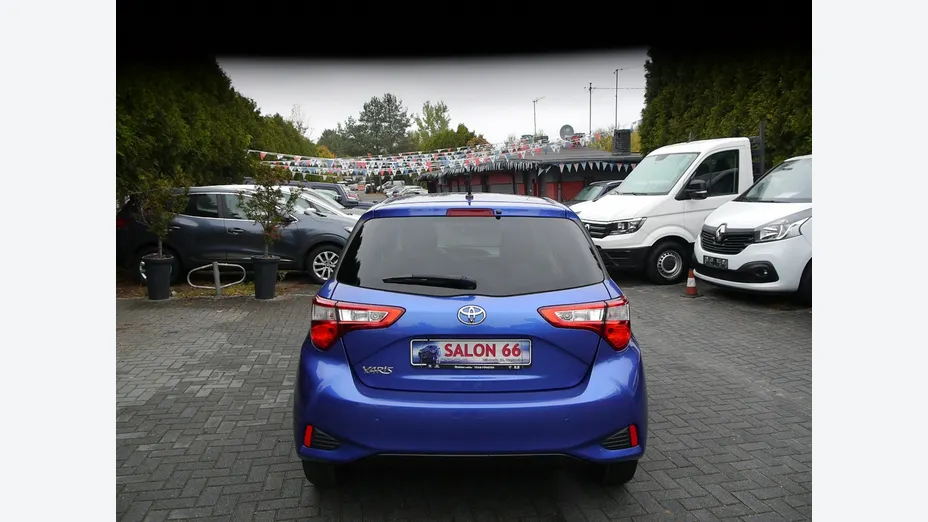 TOYOTA Yaris -