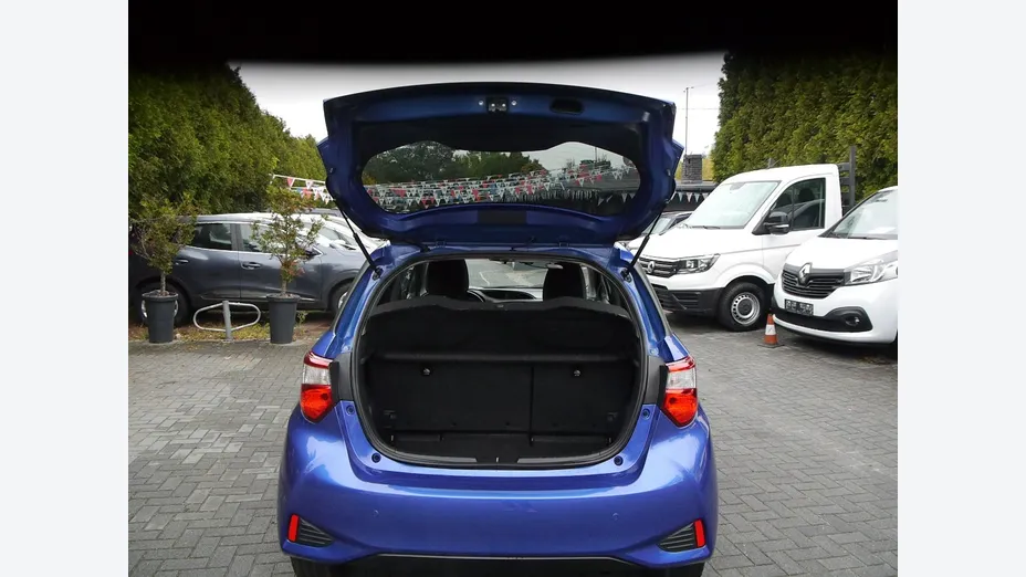 TOYOTA Yaris -