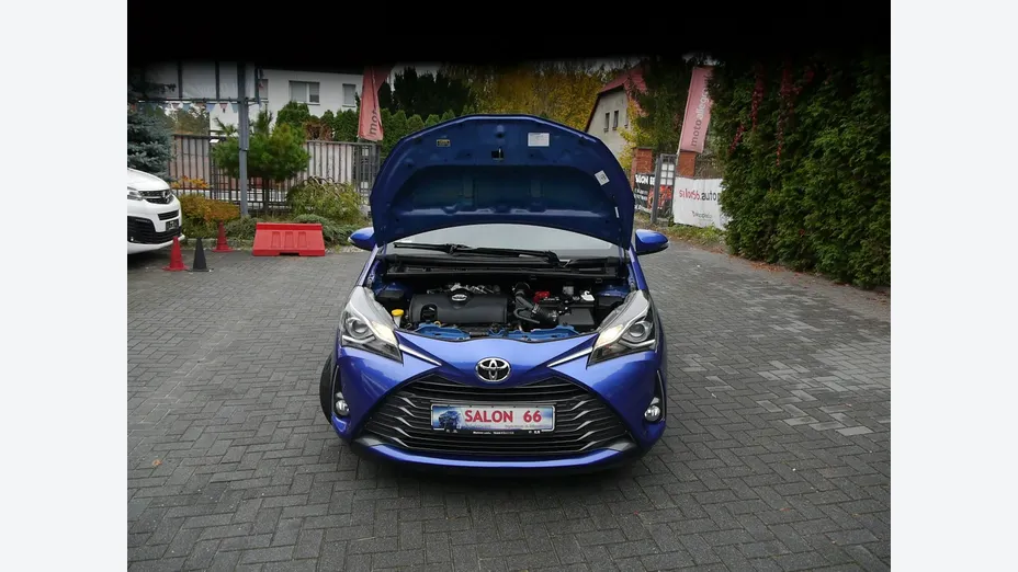 TOYOTA Yaris -