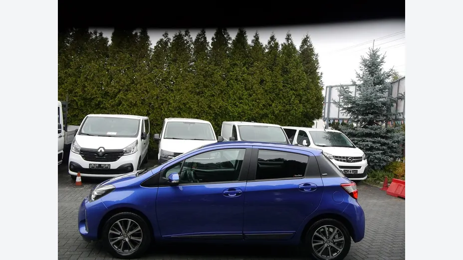 TOYOTA Yaris -
