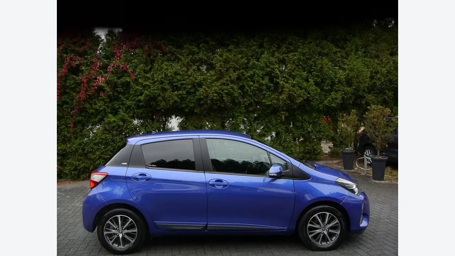 TOYOTA Yaris -