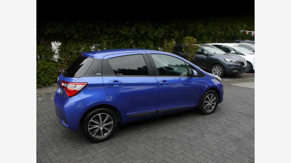 TOYOTA Yaris -