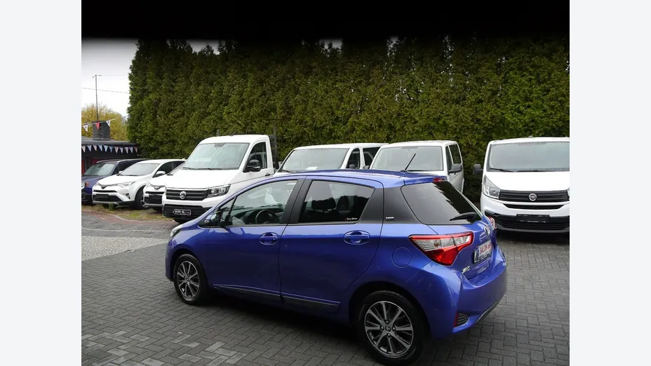 TOYOTA Yaris -
