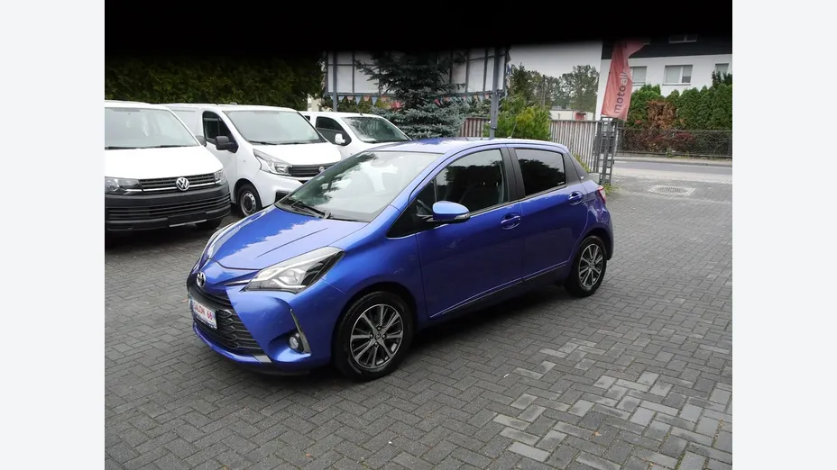 TOYOTA Yaris -