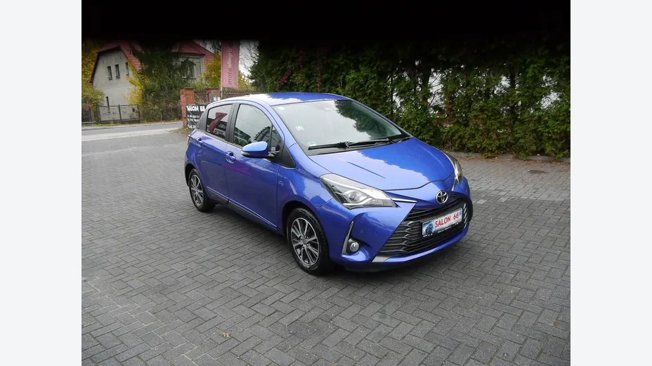 TOYOTA Yaris -