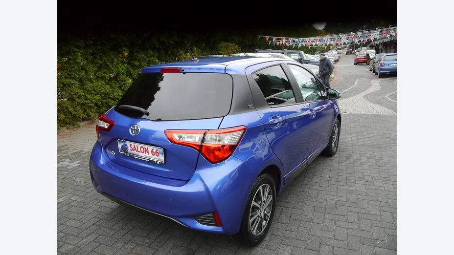 TOYOTA Yaris -