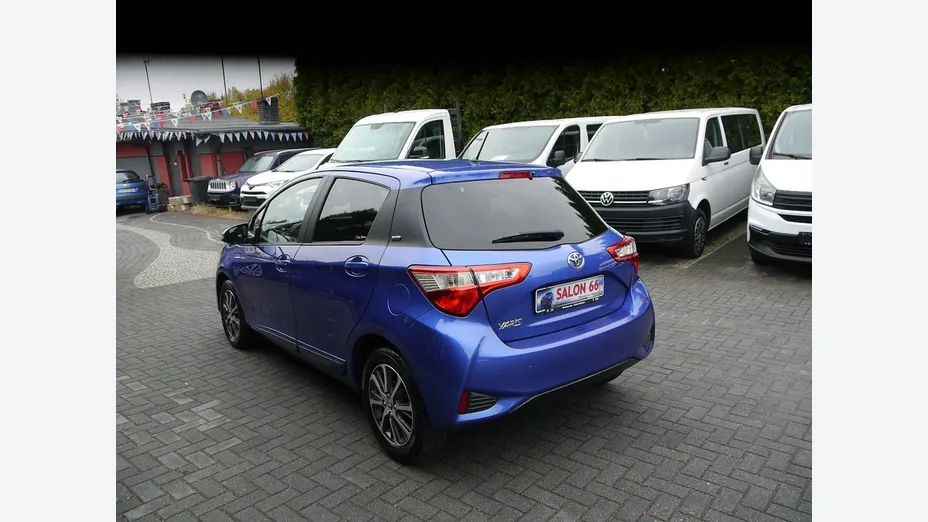 TOYOTA Yaris -