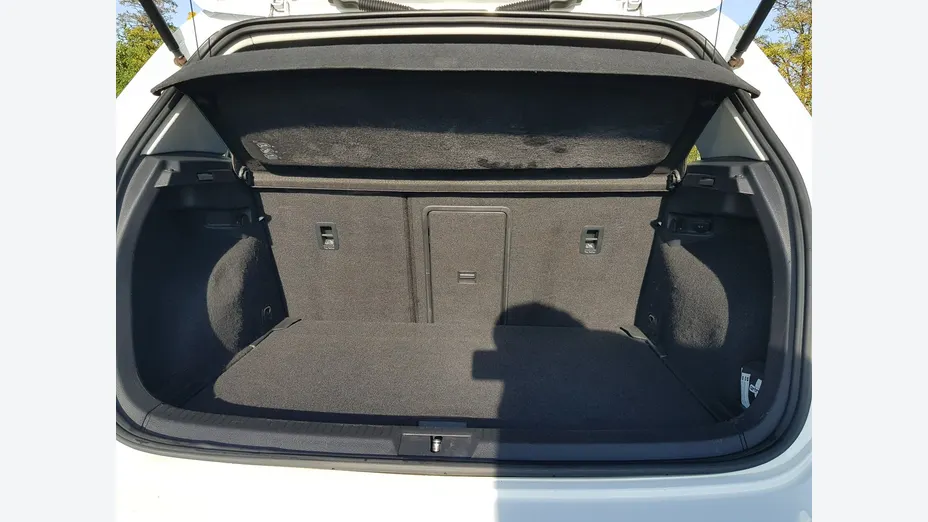 VOLKSWAGEN Golf -
