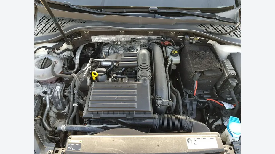 VOLKSWAGEN Golf -