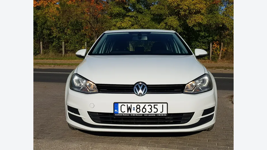 VOLKSWAGEN Golf -