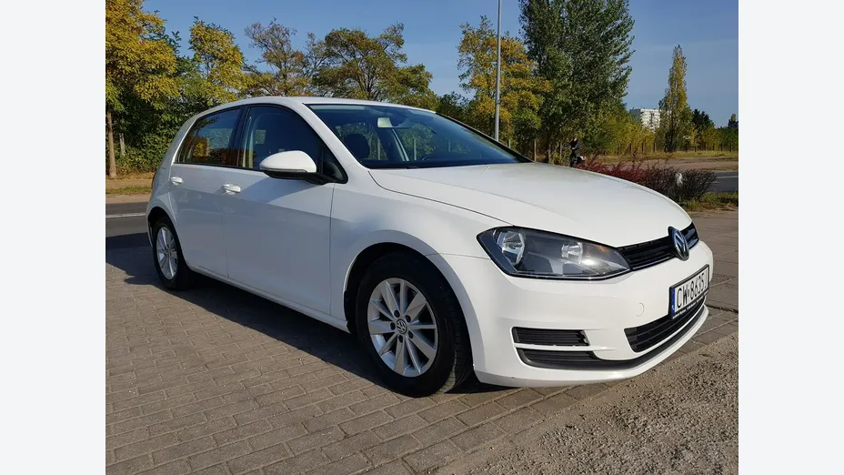 VOLKSWAGEN Golf -