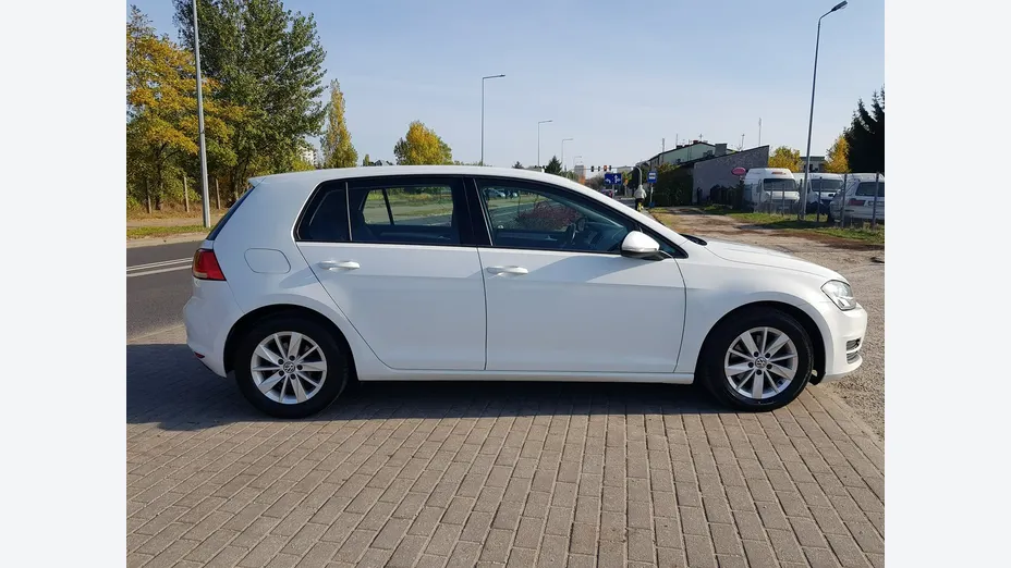 VOLKSWAGEN Golf -