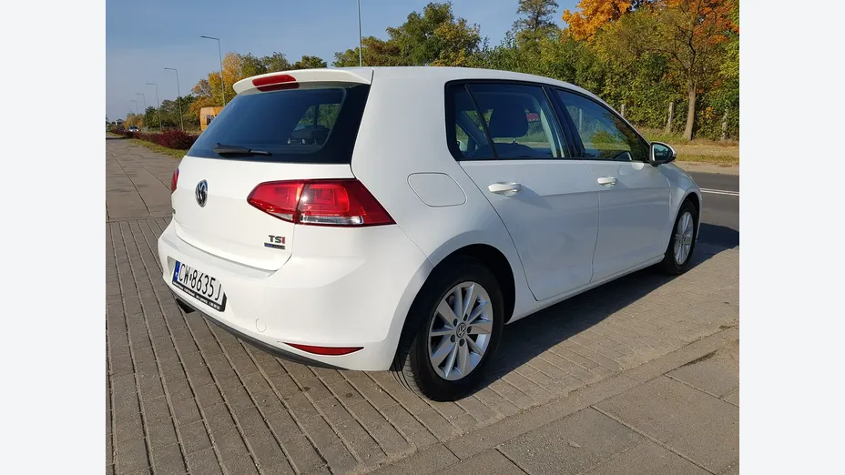 VOLKSWAGEN Golf -