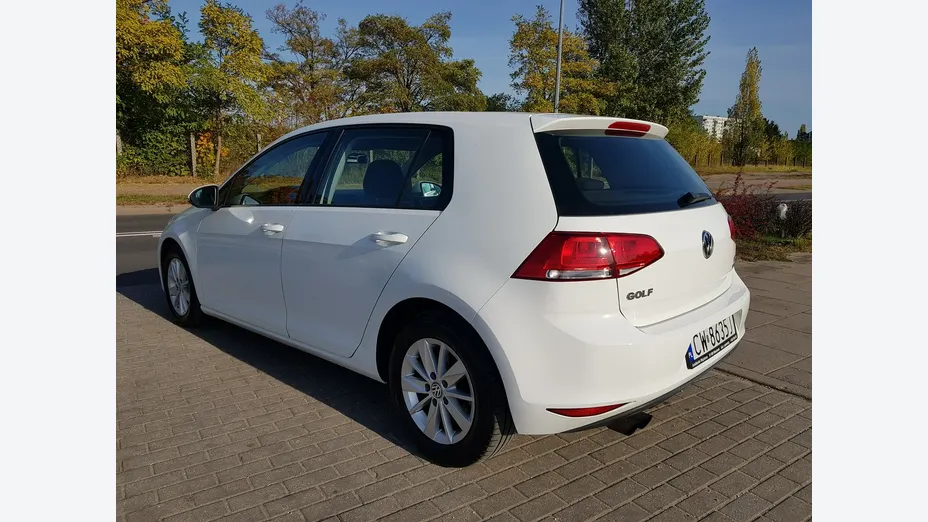 VOLKSWAGEN Golf -