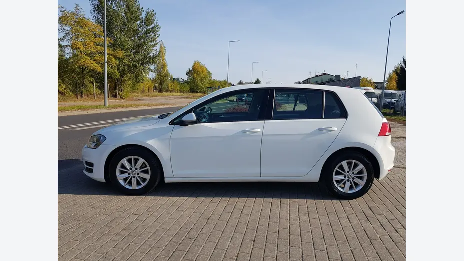 VOLKSWAGEN Golf -