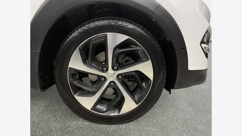 HYUNDAI Tucson -