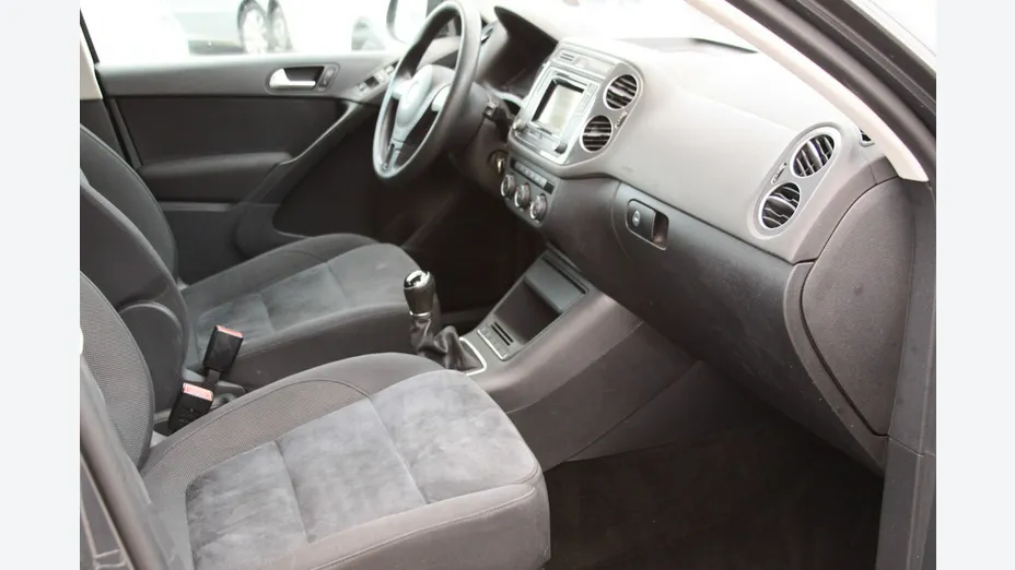 VOLKSWAGEN Tiguan -