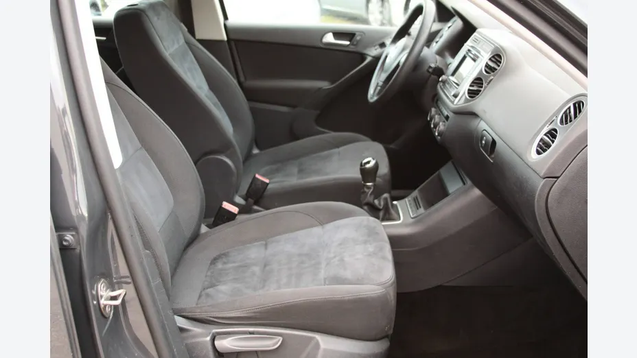 VOLKSWAGEN Tiguan -