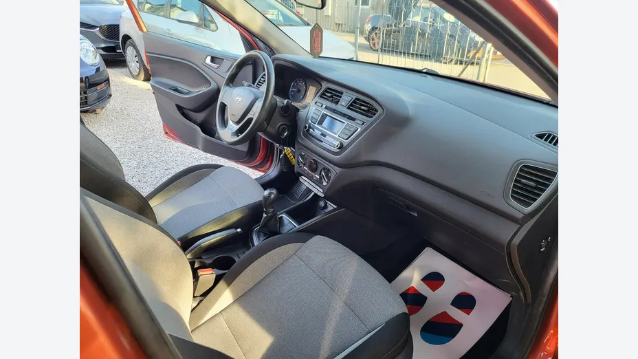 HYUNDAI i20 -