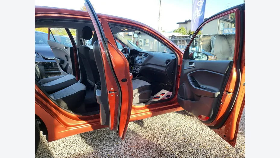HYUNDAI i20 -