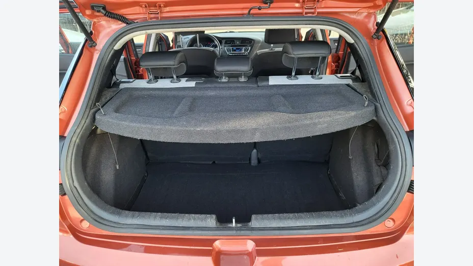 HYUNDAI i20 -